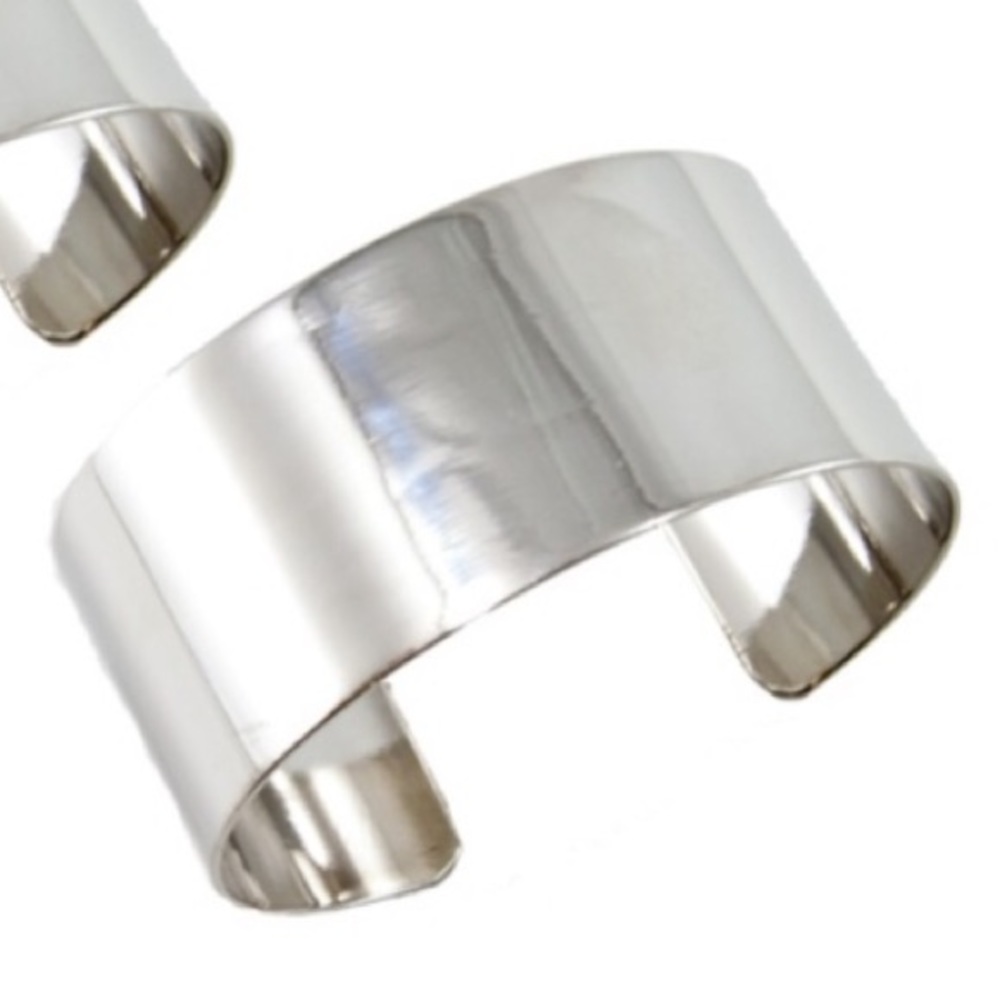 🌸5/$25🌸 Silver (in color) Bangle Cuff Bracelet - Picture 1 of 5